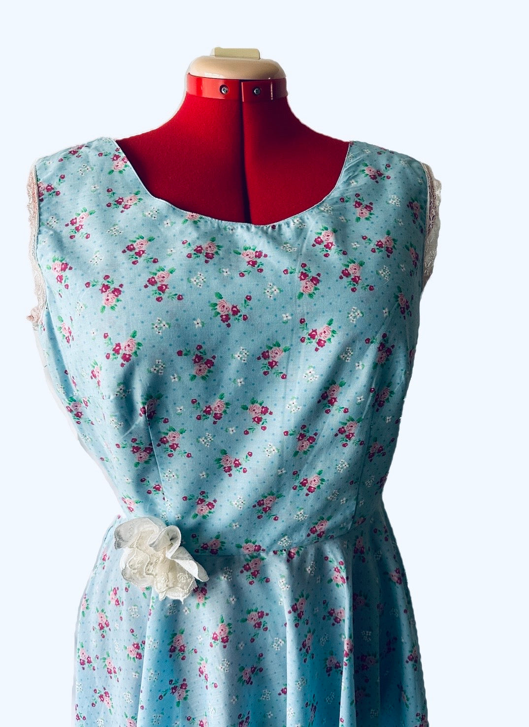 Lizzy Swallow Ladies Handmade Vintage Style Tea Dress size 18 Front Close Up